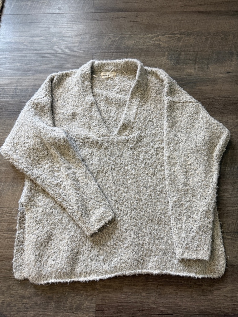 Urban Outfitters Bouclé V-Neck Sweater - Light Gray